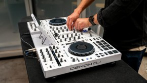 Denon DJ Prime 4+ SPECIAL WHITE EDITION